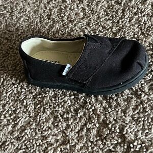 Toms toddler size 7 worn once